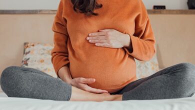 Photo de Enceinte, elle découvre que son mari est son cousin